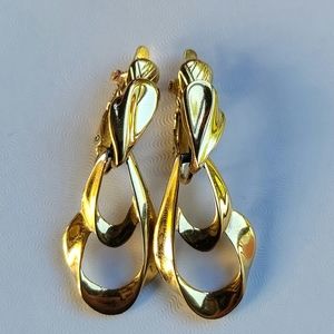 Trifari Vtg Clip On Earrings